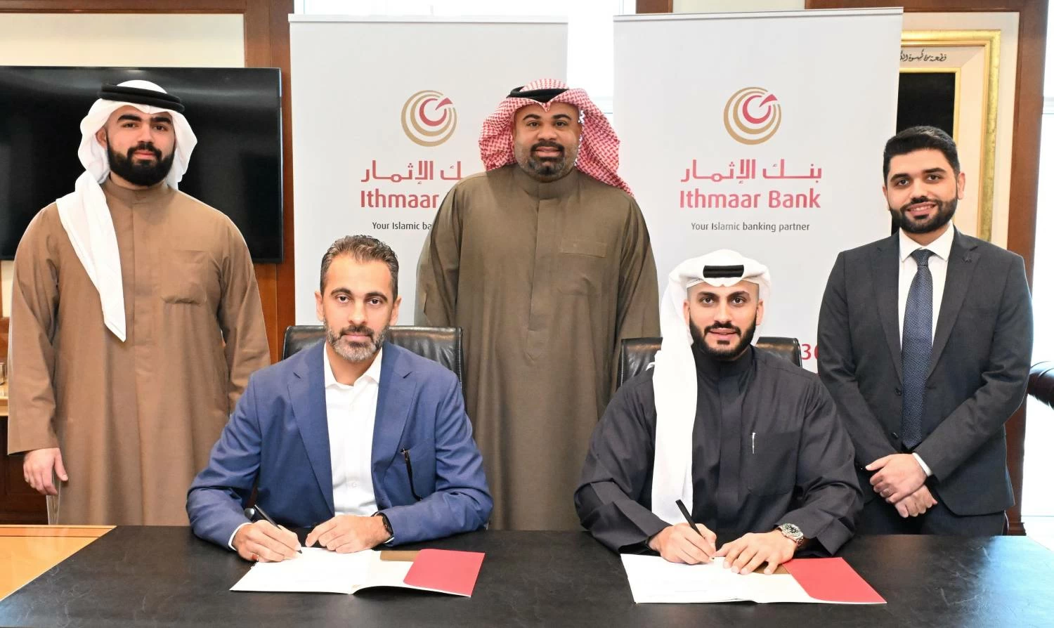 بنك الإثمار يوقع مذكرة تفاهم مع شركة النسر للمقاولات لدعم إنشاء المشاريع الحكومية 