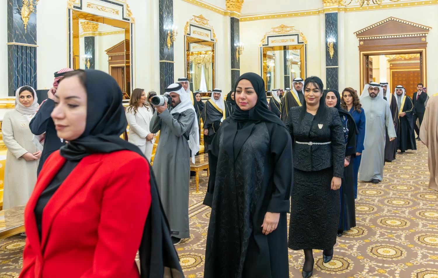 ولي العهد رئيس الوزراء يلتقي عدداً من المدراء المعينين حديثاً في الجهات الحكومية