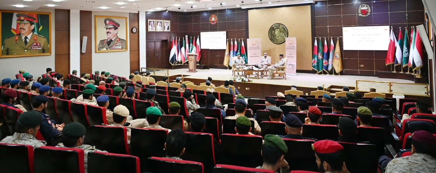 المقدم الركن الشيخ عبدالله بن خليفة بالمشاركة كمتحدث في ورشة عمل بعنوان (عملية صنع القرار العسكري)