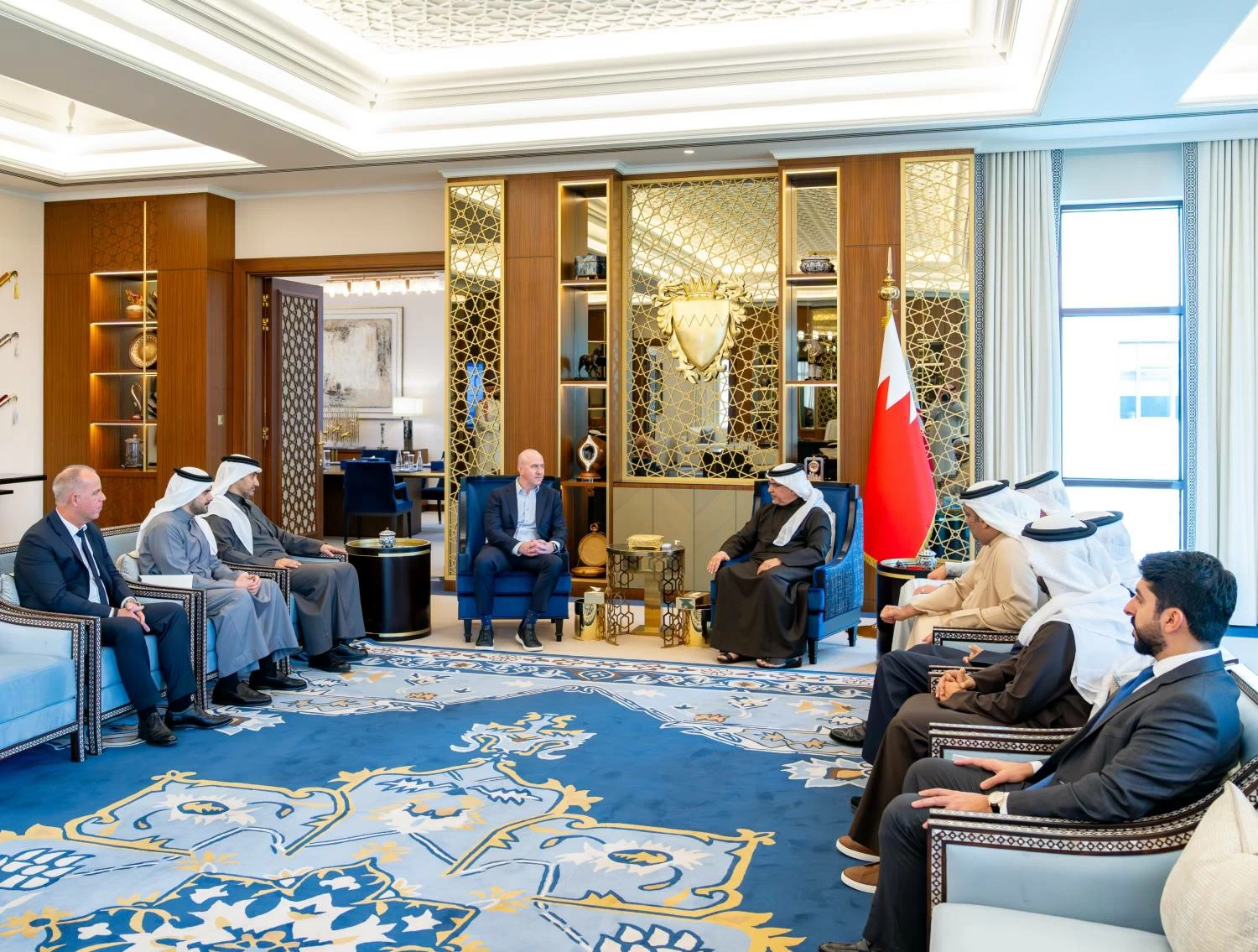 ولي العهد رئيس مجلس الوزراء يستقبل الرئيس العالمي لستارلينك للطيران في شركة سبيس إكس