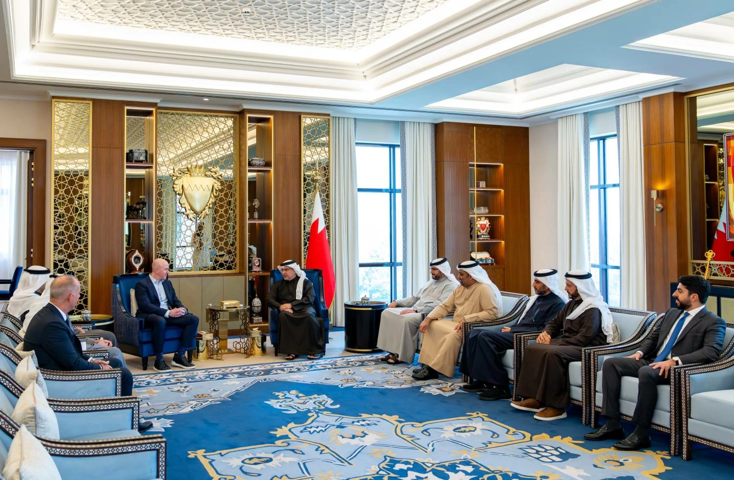 ولي العهد رئيس مجلس الوزراء يستقبل الرئيس العالمي لستارلينك للطيران في شركة سبيس إكس