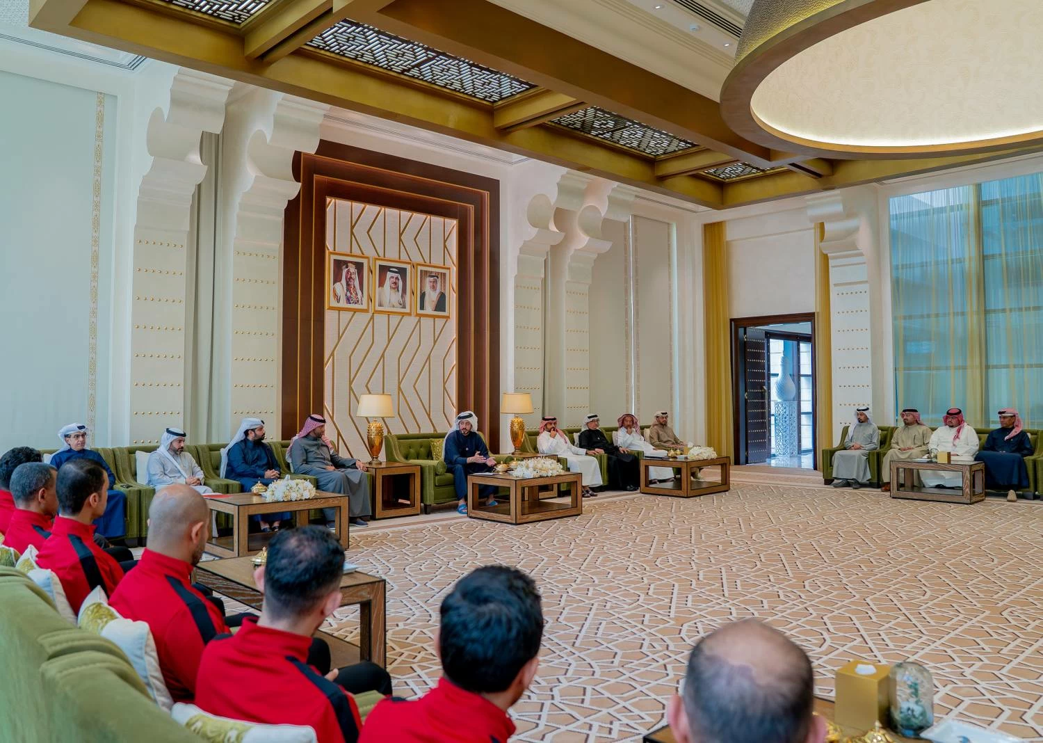 خالد بن حمد يستقبل مجلس إدارة اتحاد الكرة ويشيد بجهودهم