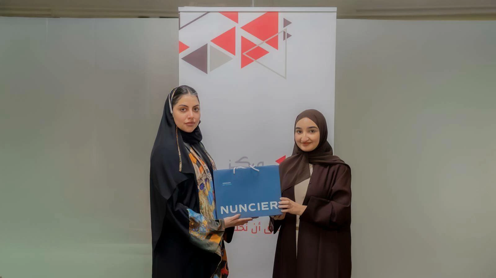 مركز مناظرات البحرين يكرّم الفريق الوطني الفائز في البطولة الدولية الـ7