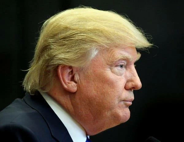 تقرير: ترامب توقّف عن صبغ شعره ويتوقع أنه سيموت خلال 10 سنوات 