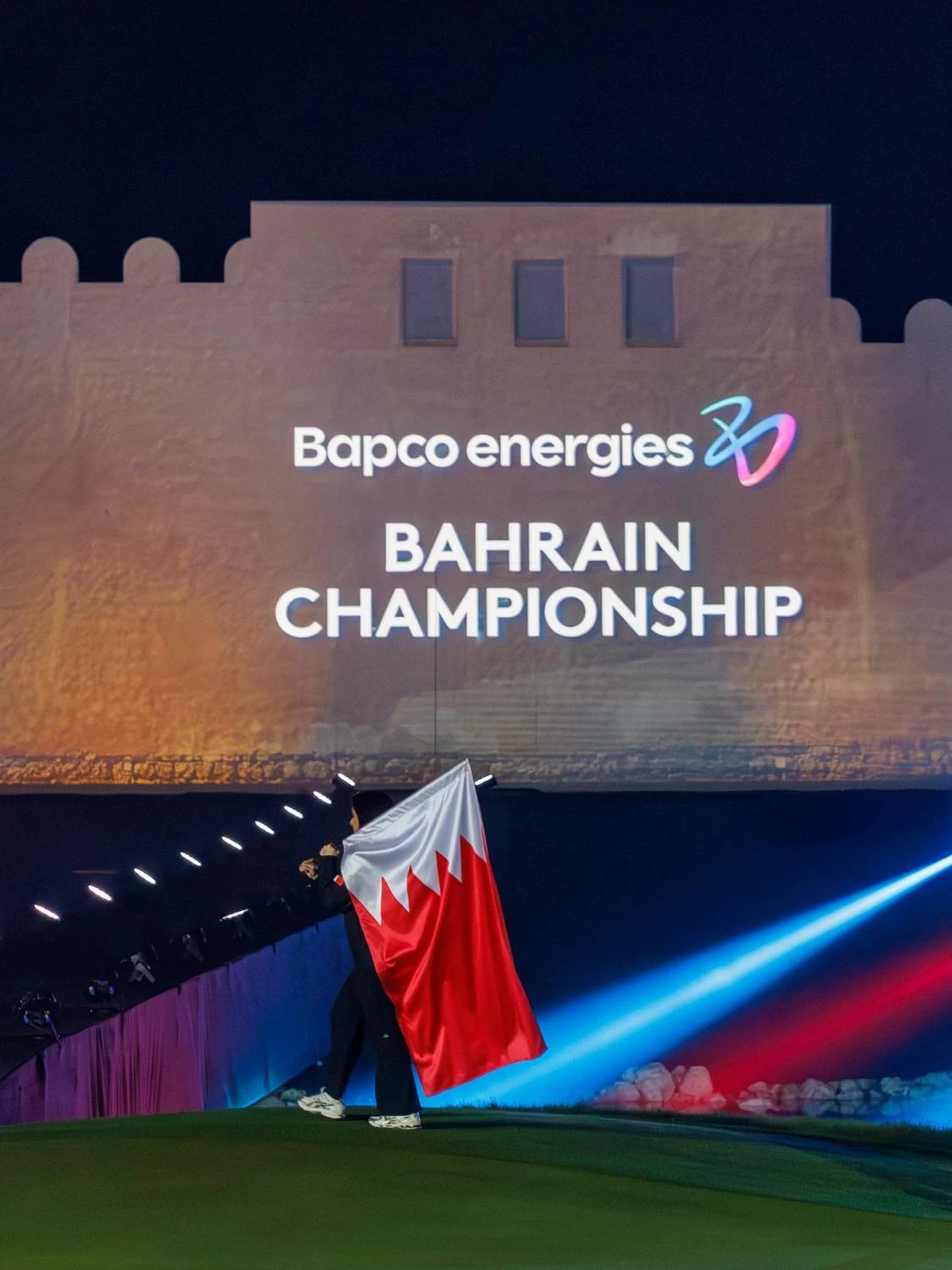 الملك ينيب&nbsp;ناصر بن حمد&nbsp;لحضور حفل افتتاح بطولة بابكو إنرجيز البحرين للجولف