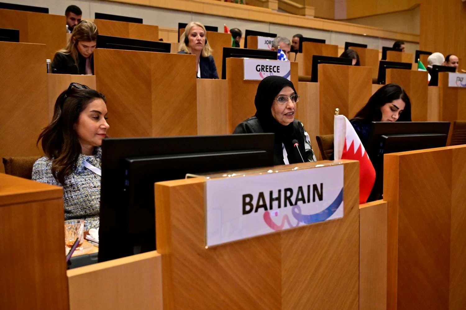 "الشعبة البرلمانية": تمكين المرأة مدخلاً أساسيًا لبناء مجتمعات متماسكة قادرة على التكيف مع المتغيرات