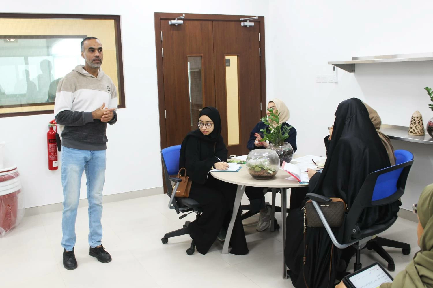 المبادرة الوطنية لتنمية القطاع الزراعي ووزارة التنمية الاجتماعية تنفذان برنامجًا تدريبيًا للنساء في أساسيات الزراعة المنزلية