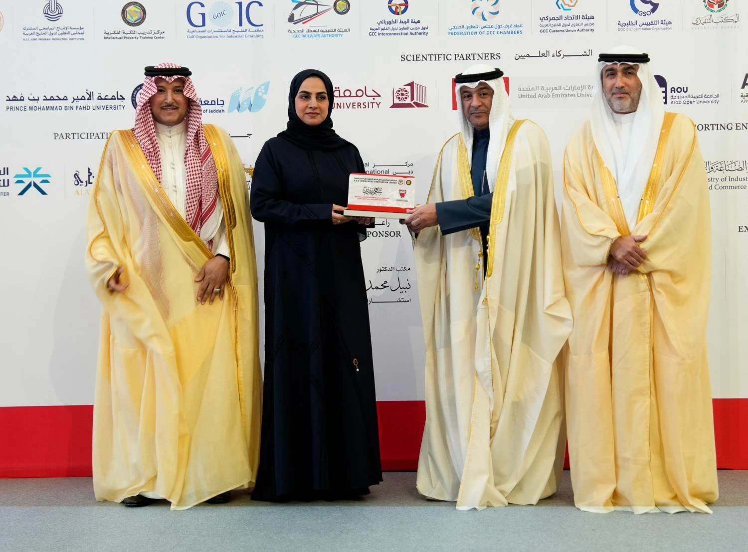 وزارة الأشغال تحظى بتكريم خليجي من مركز التحكيم التجاري لدول مجلس التعاون