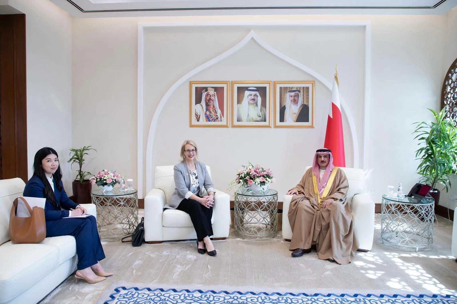 رئيس مجلس النواب يستقبل سفيرة الولايات المتحدة الأمريكية لدى مملكة البحرين