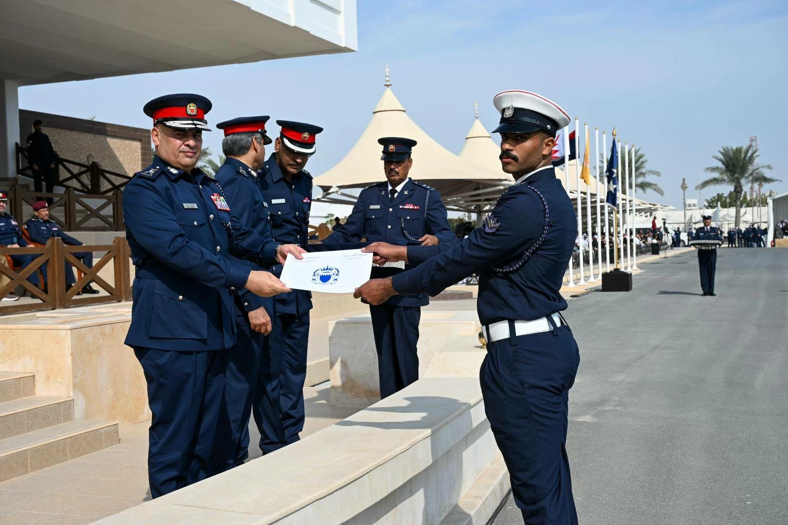 رئيس الشرطة يشهد تخريج 878 من الشرطة المستجدين