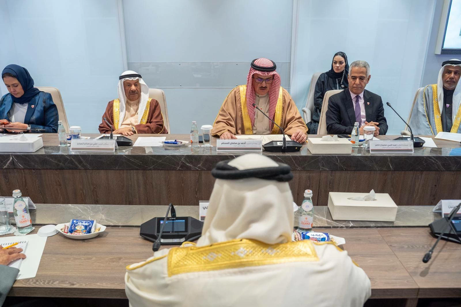 في اجتماع السلطة التشريعية مع وزير الخارجية.. الاطلاع على جهود البحرين في دعم إحلال السلام المستدام في الشرق الأوسط