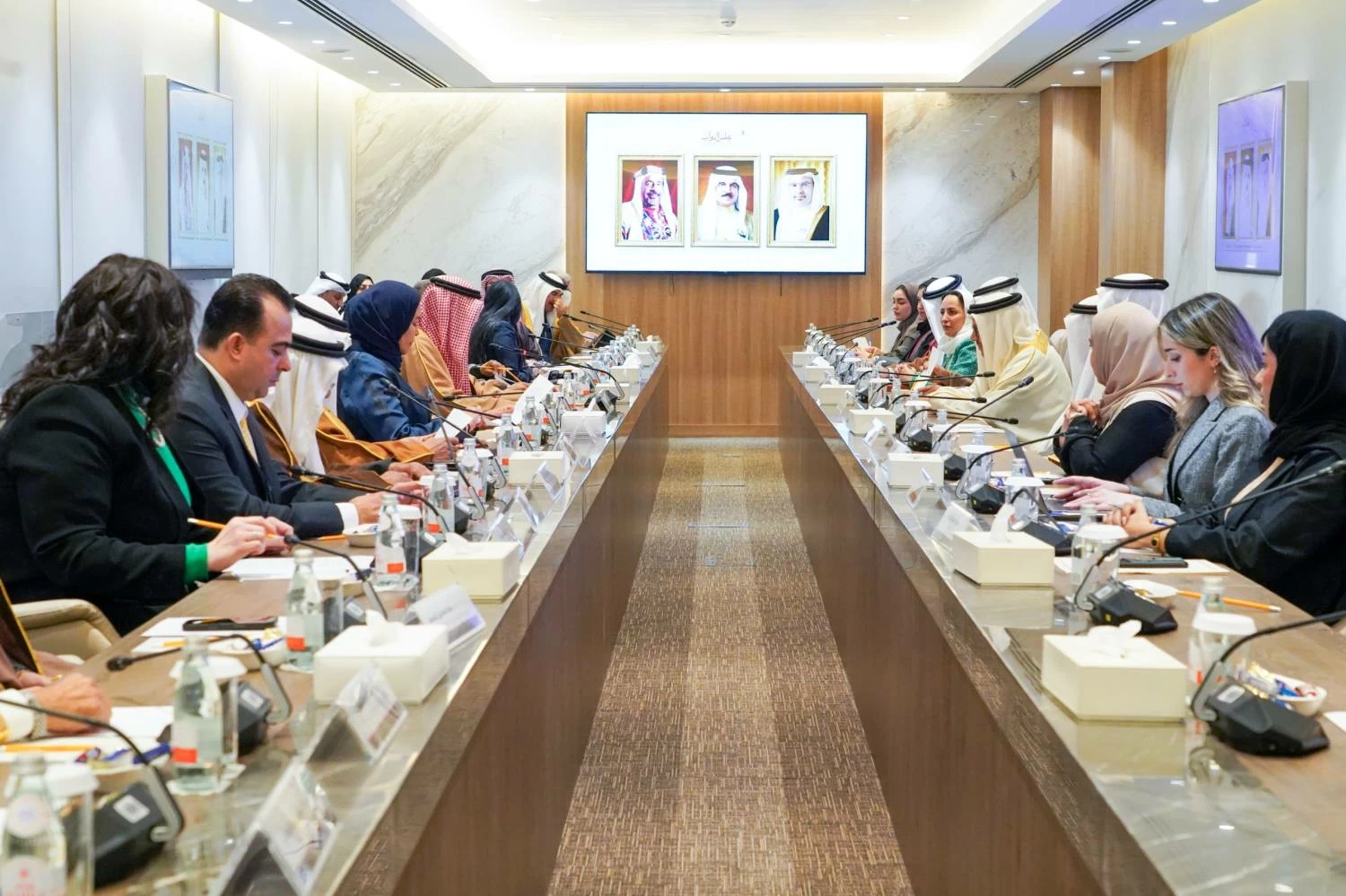 في اجتماع السلطة التشريعية مع وزير الخارجية.. الاطلاع على جهود البحرين في دعم إحلال السلام المستدام في الشرق الأوسط