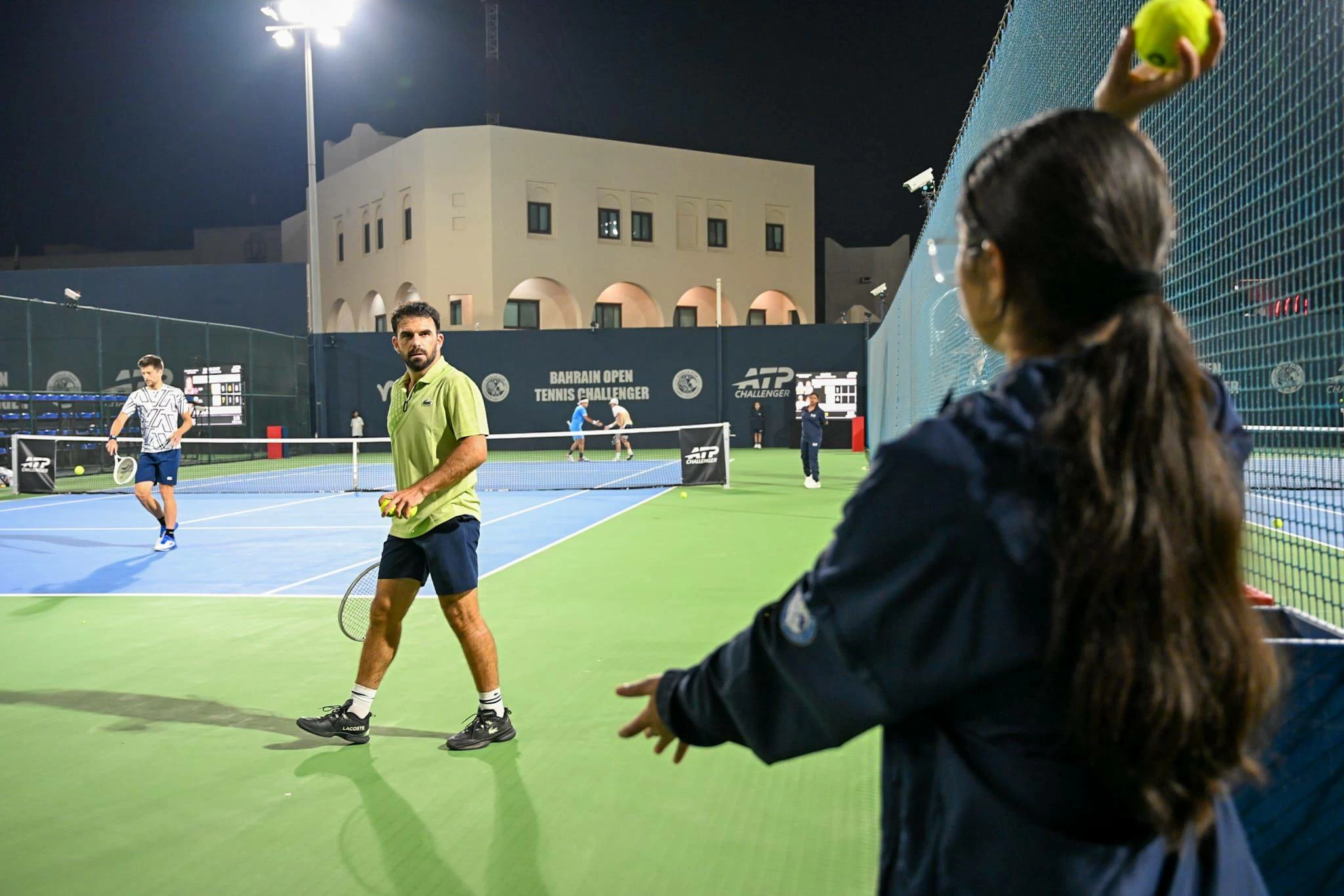 مفاجأة مدوية ومنافسات قوية في اليوم الثالث من بطولة البحرين المفتوحة ATP تشالنجر للتنس