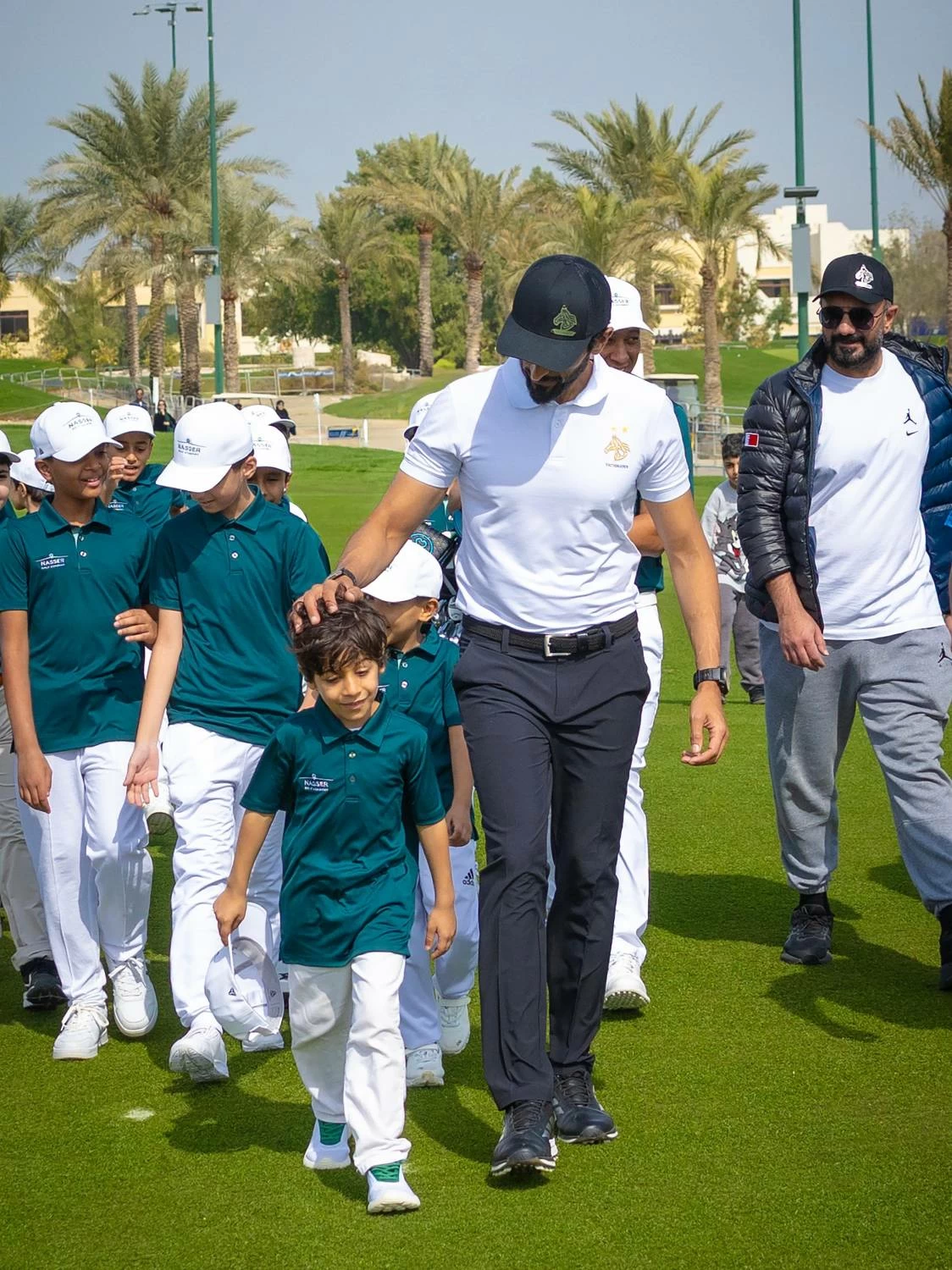 &nbsp;ناصر بن حمد آل خليفة يلتقي أطفال أكاديمية سموه للجولف