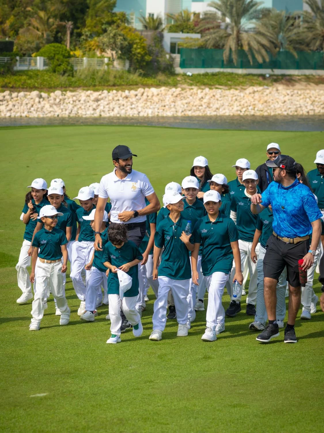 &nbsp;ناصر بن حمد آل خليفة يلتقي أطفال أكاديمية سموه للجولف