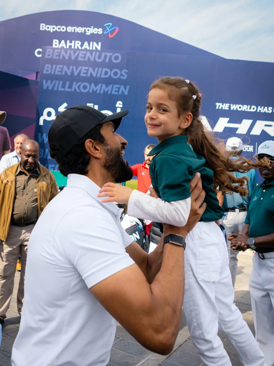 &nbsp;ناصر بن حمد آل خليفة يلتقي أطفال أكاديمية سموه للجولف