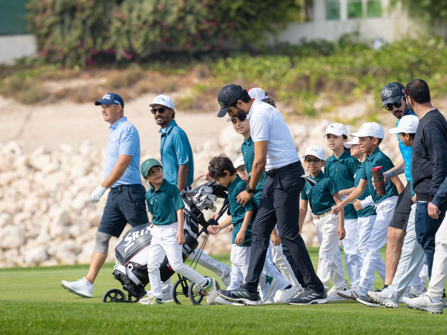 &nbsp;ناصر بن حمد آل خليفة يلتقي أطفال أكاديمية سموه للجولف