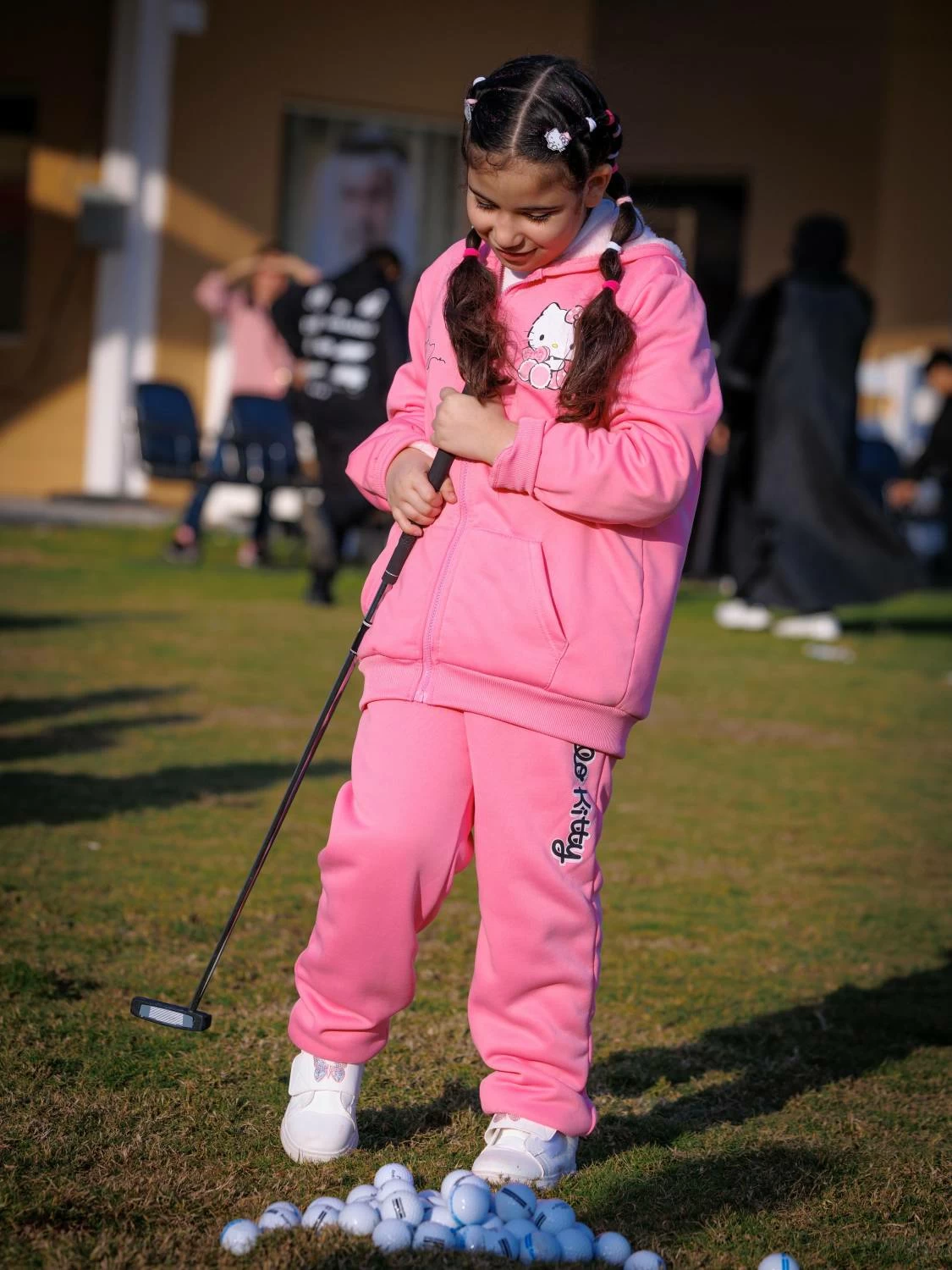 مركز الفروسية العلاجي وأكاديمية ناصر بن حمد للجولف ينظمان فعالية تدريبية وترفيهية لأطفال التوحد