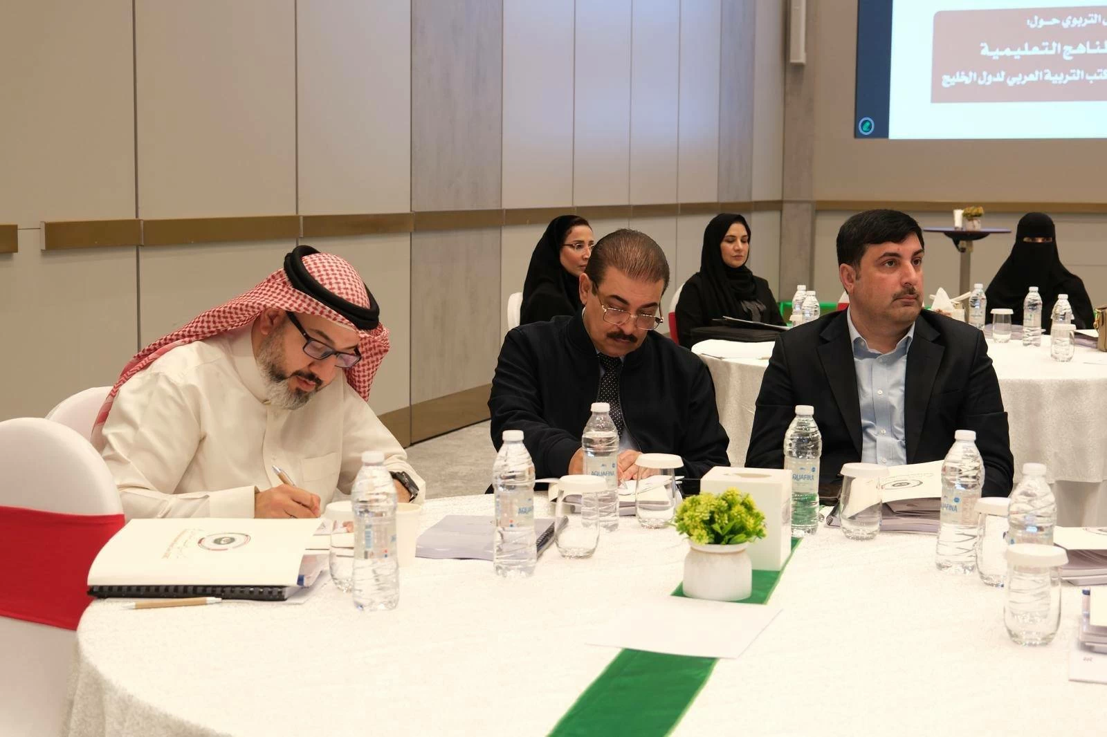 وزارة التربية والتعليم تستضيف مشغلًا تربويًا حول بناء أطر المناهج التعليمية