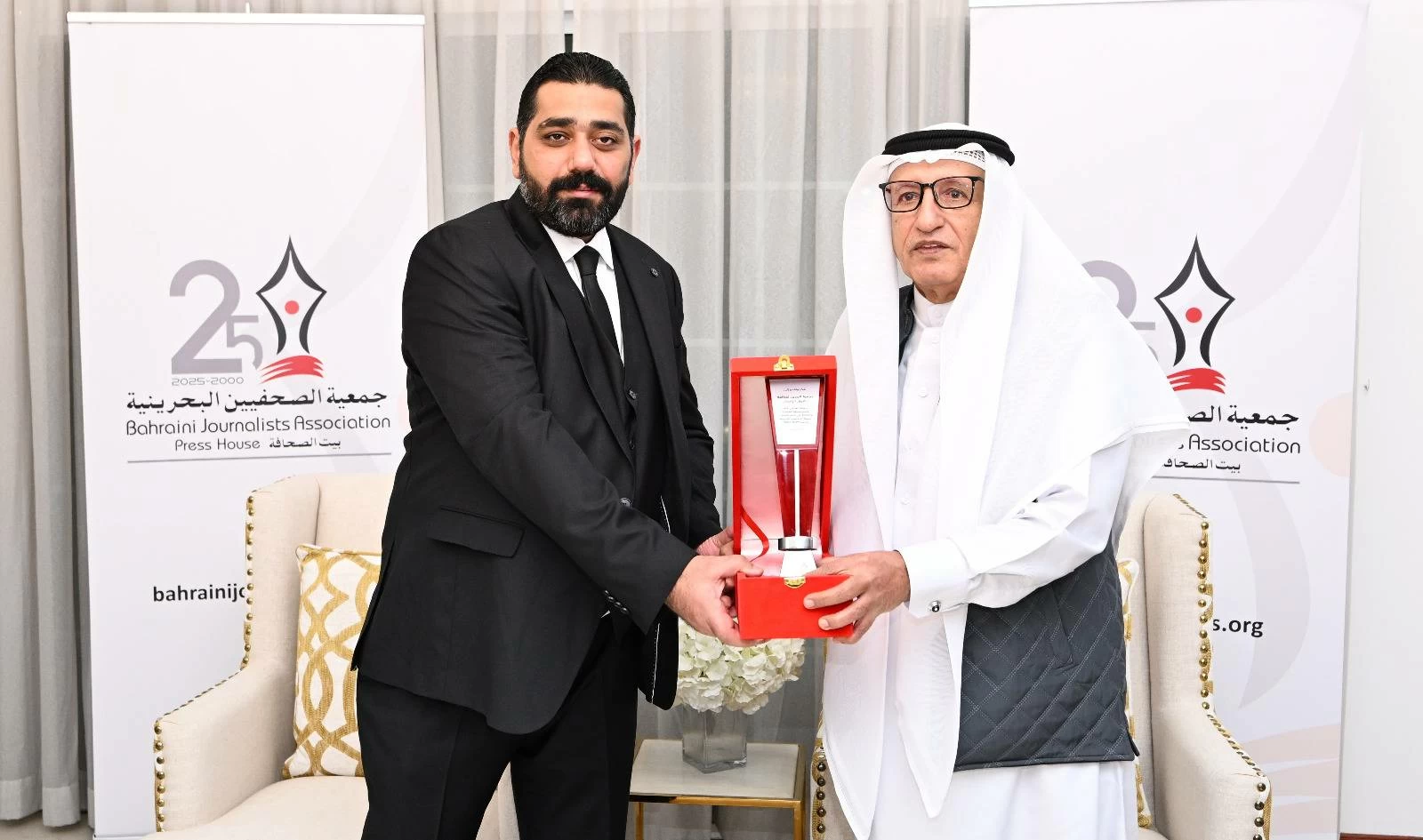 "الصحفيين البحرينية" تحتفي باللجنة الإشرافية على العملية الانتخابية