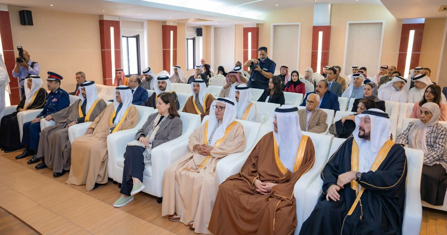 خالد بن عبد الله يزور "أخبار الخليج" احتفاء بمرور 50 عاماً على تأسيسها وبذكرى يوبيلها الذهبي