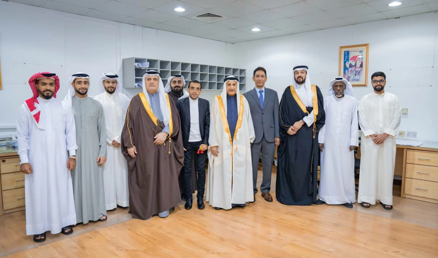 خالد بن عبد الله يزور "أخبار الخليج" احتفاء بمرور 50 عاماً على تأسيسها وبذكرى يوبيلها الذهبي