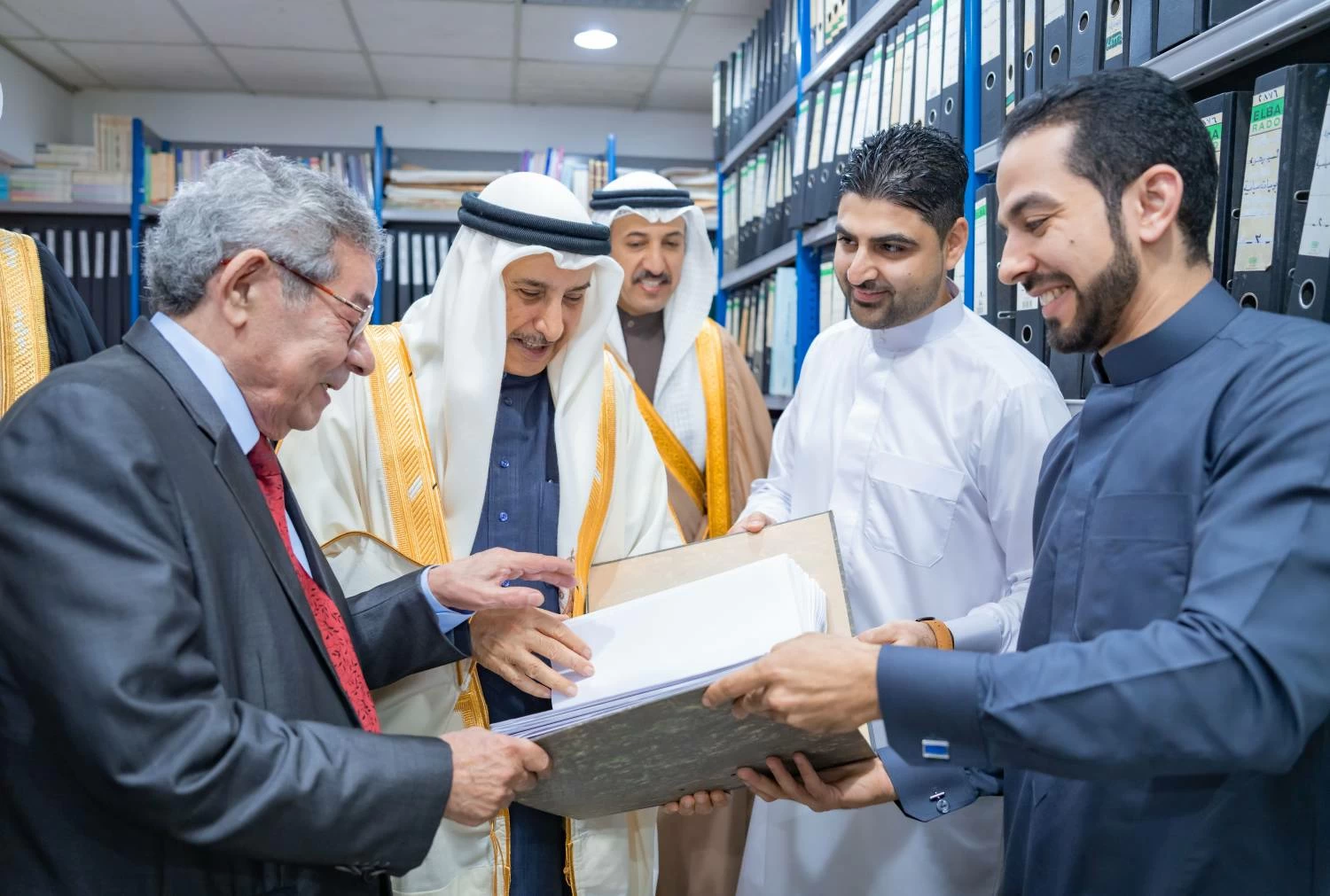 خالد بن عبد الله يزور quot;أخبار الخليجquot; احتفاء بمرور 50 عاماً على تأسيسها وبذكرى يوبيلها الذهبي 