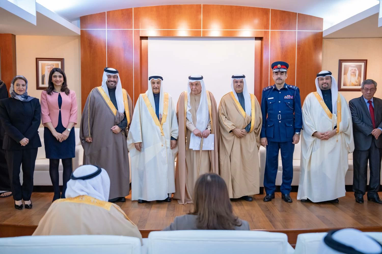 خالد بن عبد الله يزور "أخبار الخليج" احتفاء بمرور 50 عاماً على تأسيسها وبذكرى يوبيلها الذهبي