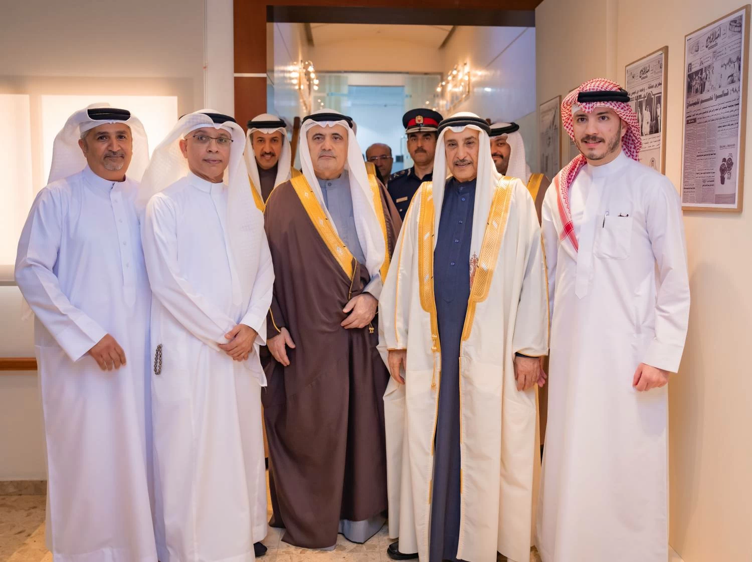خالد بن عبد الله يزور "أخبار الخليج" احتفاء بمرور 50 عاماً على تأسيسها وبذكرى يوبيلها الذهبي