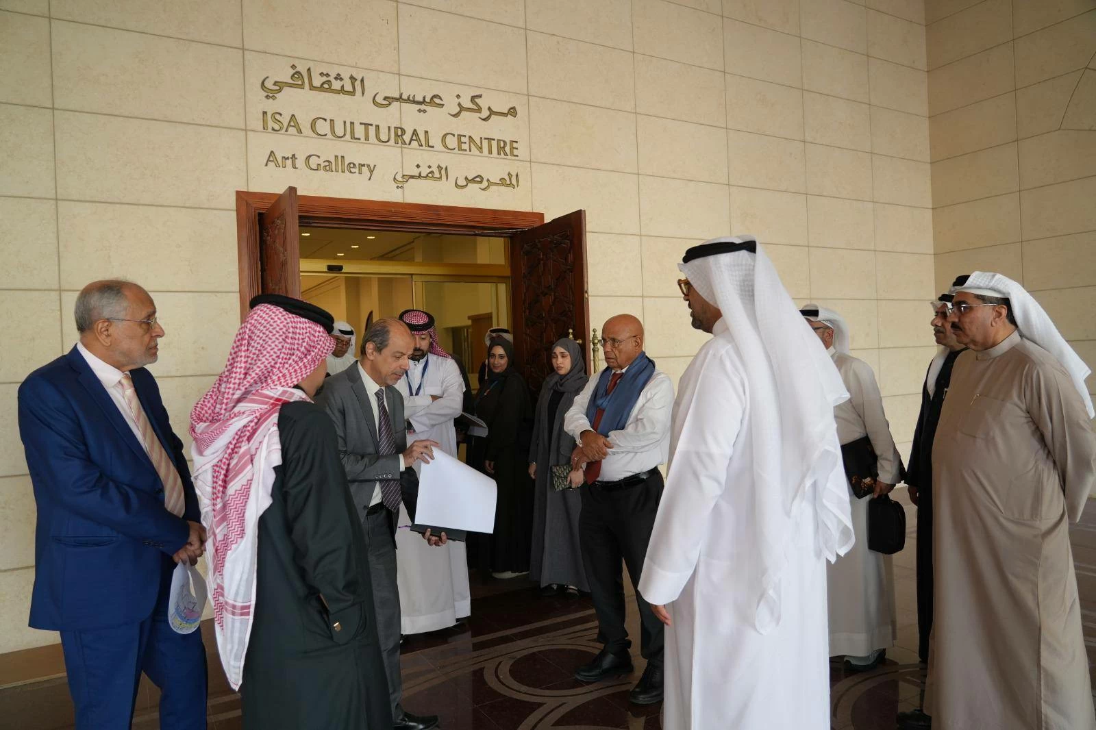 لجنة انتخابات غرفة تجارة وصناعة البحرين تزور مركز عيسى الثقافي للاطلاع على الجاهزية اللوجستية
