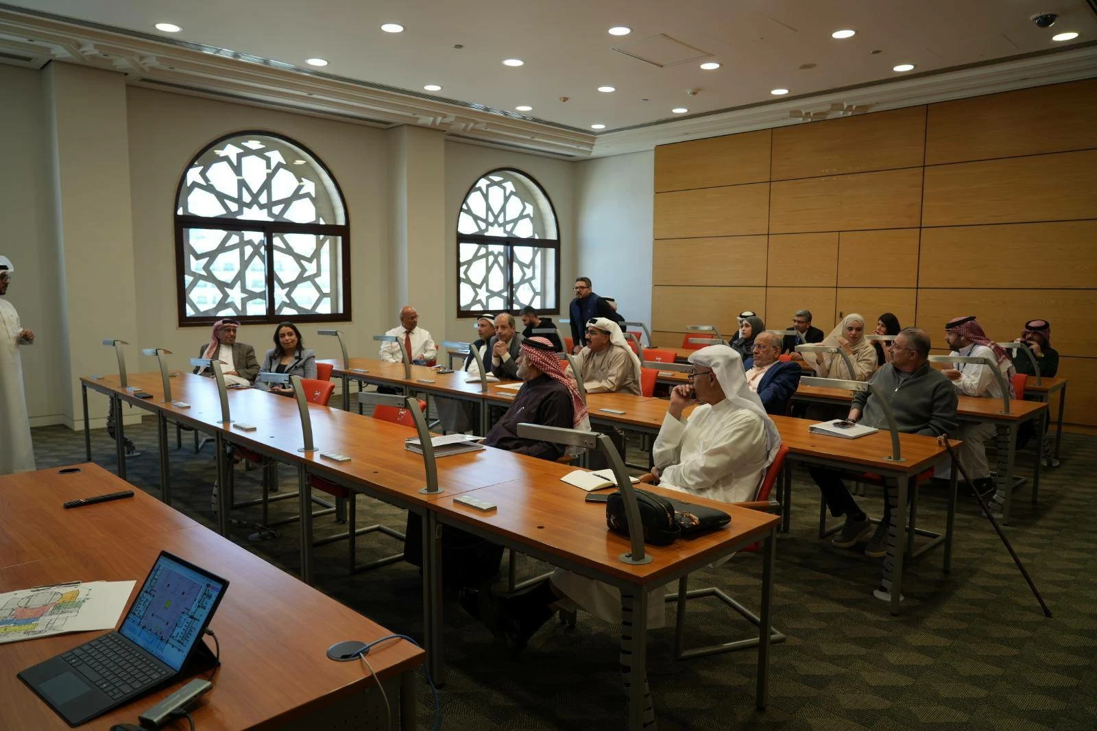 لجنة انتخابات غرفة تجارة وصناعة البحرين تزور مركز عيسى الثقافي للاطلاع على الجاهزية اللوجستية