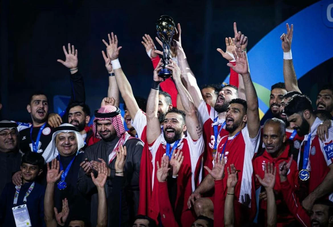 ٤٩ عام بين أول لقب خليجي للقدم وآسيوي لليد للبحرين 
