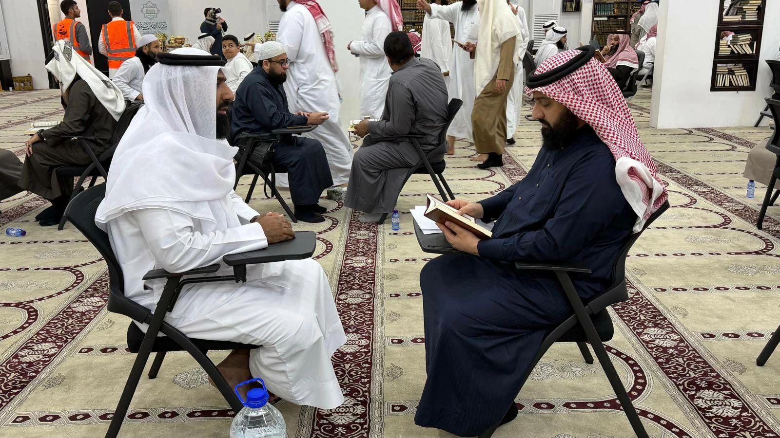 200 حافظ لكتاب الله شاركوا في "تسميع القرآن بيوم واحد عن ظهر غيب"