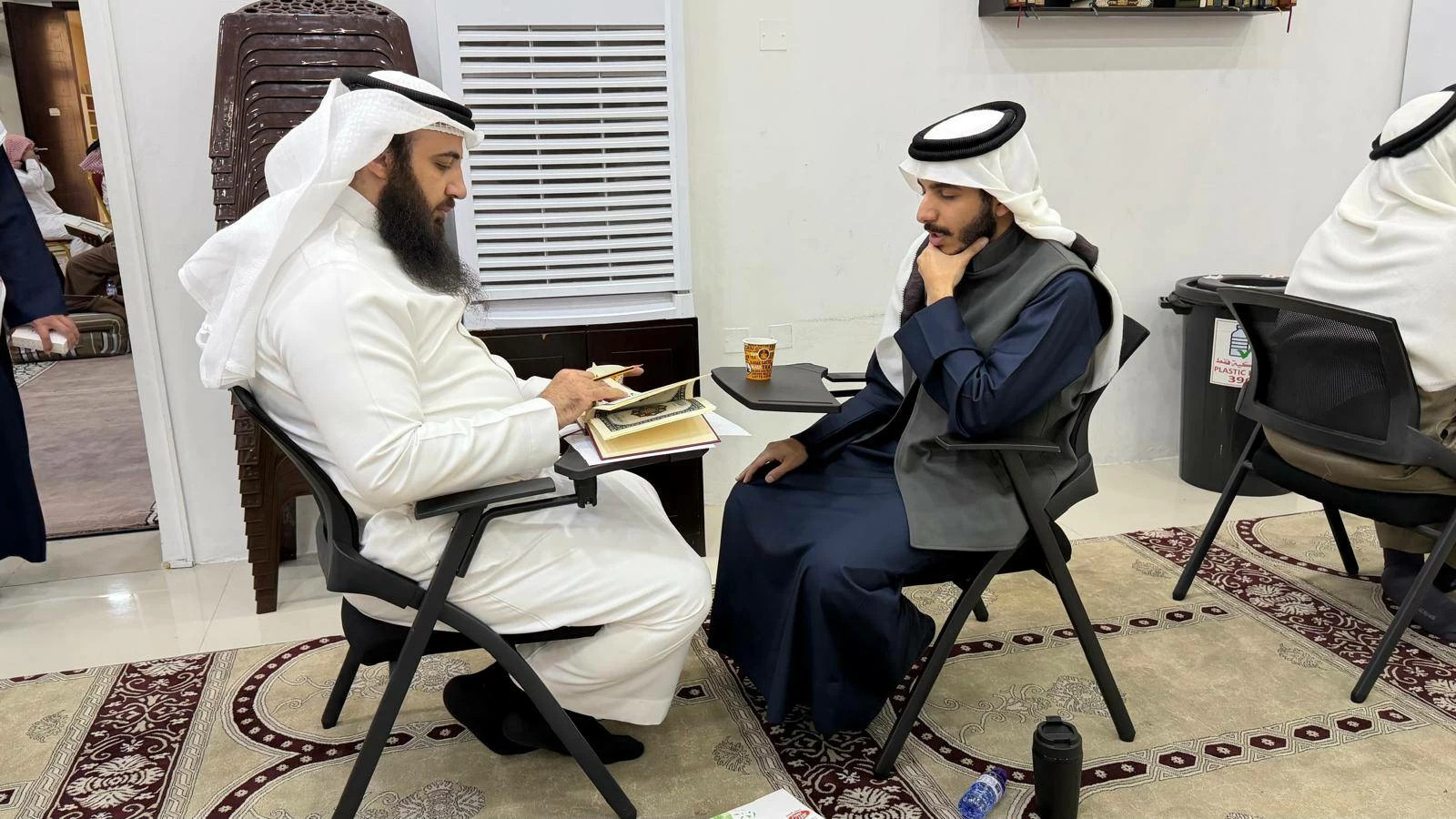 200 حافظ لكتاب الله شاركوا في "تسميع القرآن بيوم واحد عن ظهر غيب"