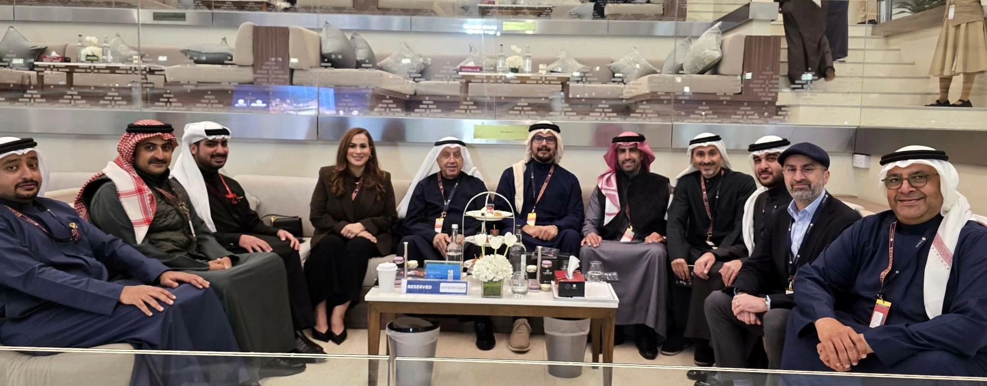 عيسى بن سلمان يشهد انطلاق اليوم الأول من مهرجان كأس ولي العهد لسباق الخيل