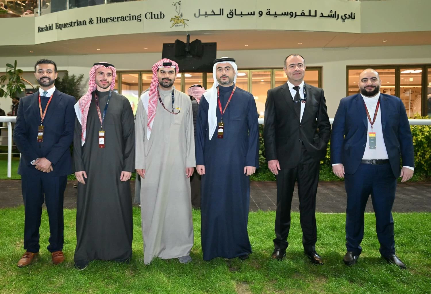 عيسى بن سلمان يشهد انطلاق اليوم الأول من مهرجان كأس ولي العهد لسباق الخيل