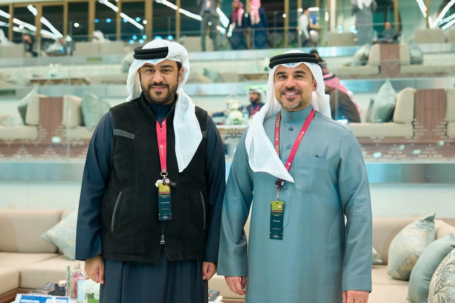 عيسى بن سلمان يشهد انطلاق اليوم الأول من مهرجان كأس ولي العهد لسباق الخيل