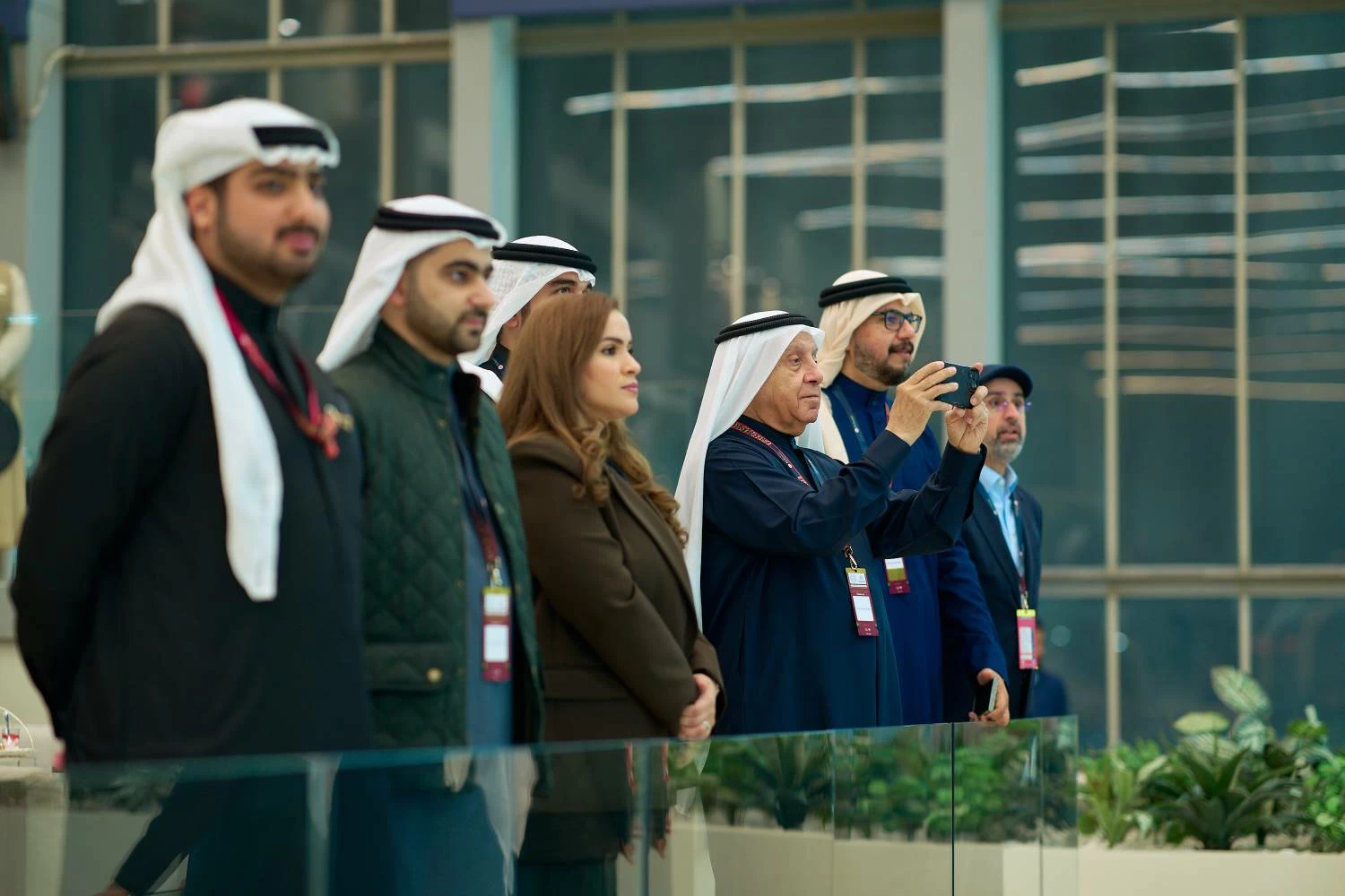 عيسى بن سلمان يشهد انطلاق اليوم الأول من مهرجان كأس ولي العهد لسباق الخيل