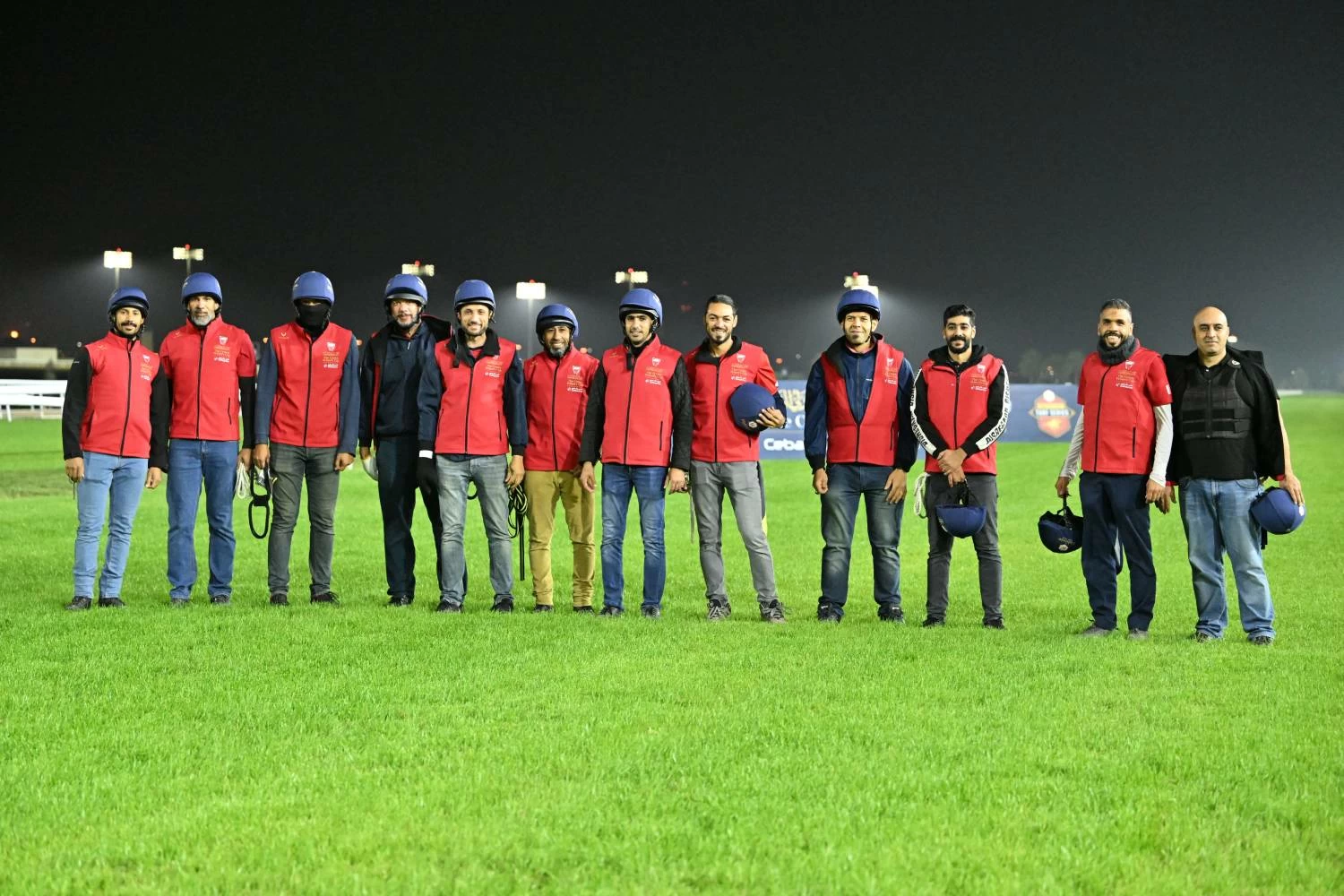 عيسى بن سلمان يشهد انطلاق اليوم الأول من مهرجان كأس ولي العهد لسباق الخيل