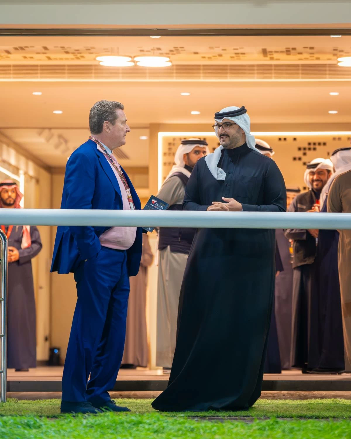 عيسى بن سلمان يشهد انطلاق اليوم الأول من مهرجان كأس ولي العهد لسباق الخيل