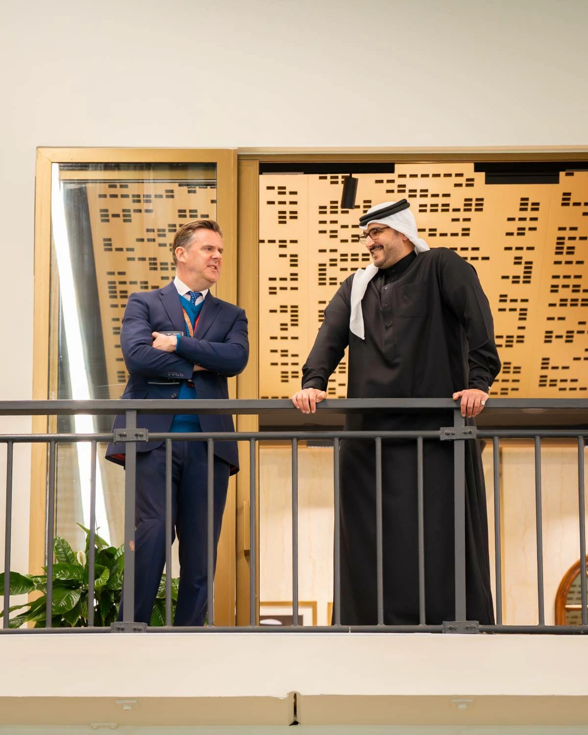 عيسى بن سلمان يشهد انطلاق اليوم الأول من مهرجان كأس ولي العهد لسباق الخيل