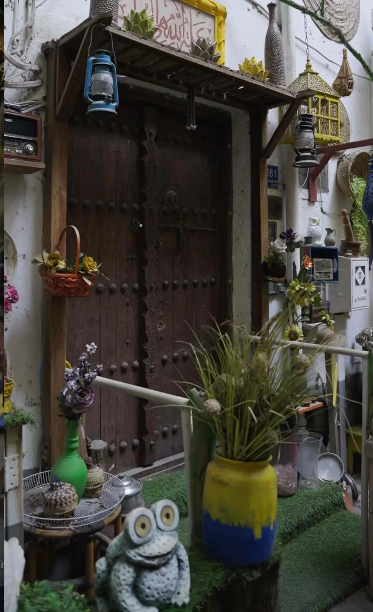 بمجهود شخصي.. بحريني يحول "داعوس "في المنامة إلى طريق ينبض بالحياة