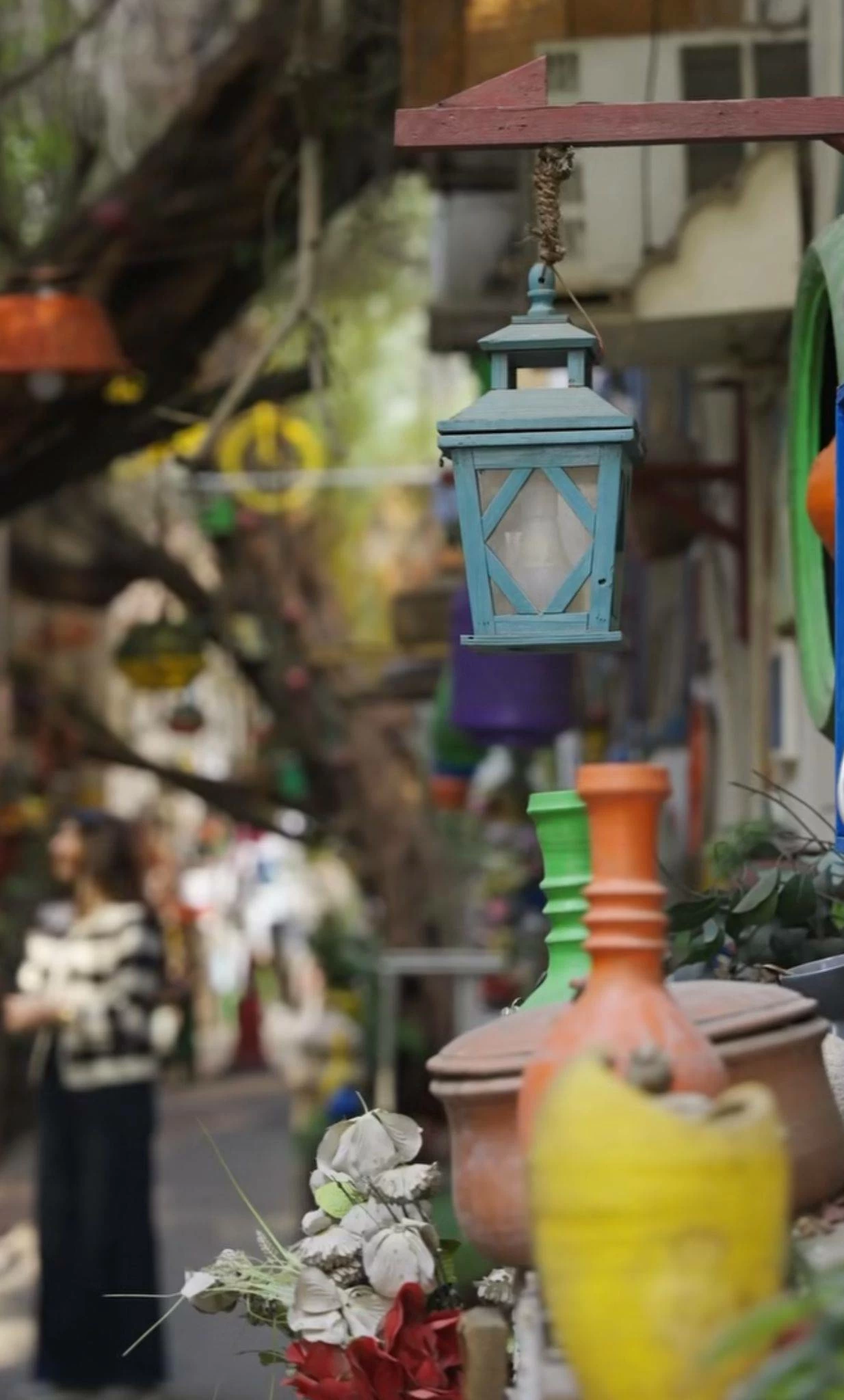 بمجهود شخصي.. بحريني يحول "داعوس "في المنامة إلى طريق ينبض بالحياة