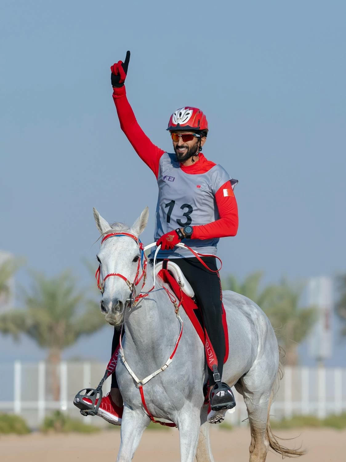 ناصر بن حمد يتصدر السباق الدولي التأهيلي للقدرة في دبي