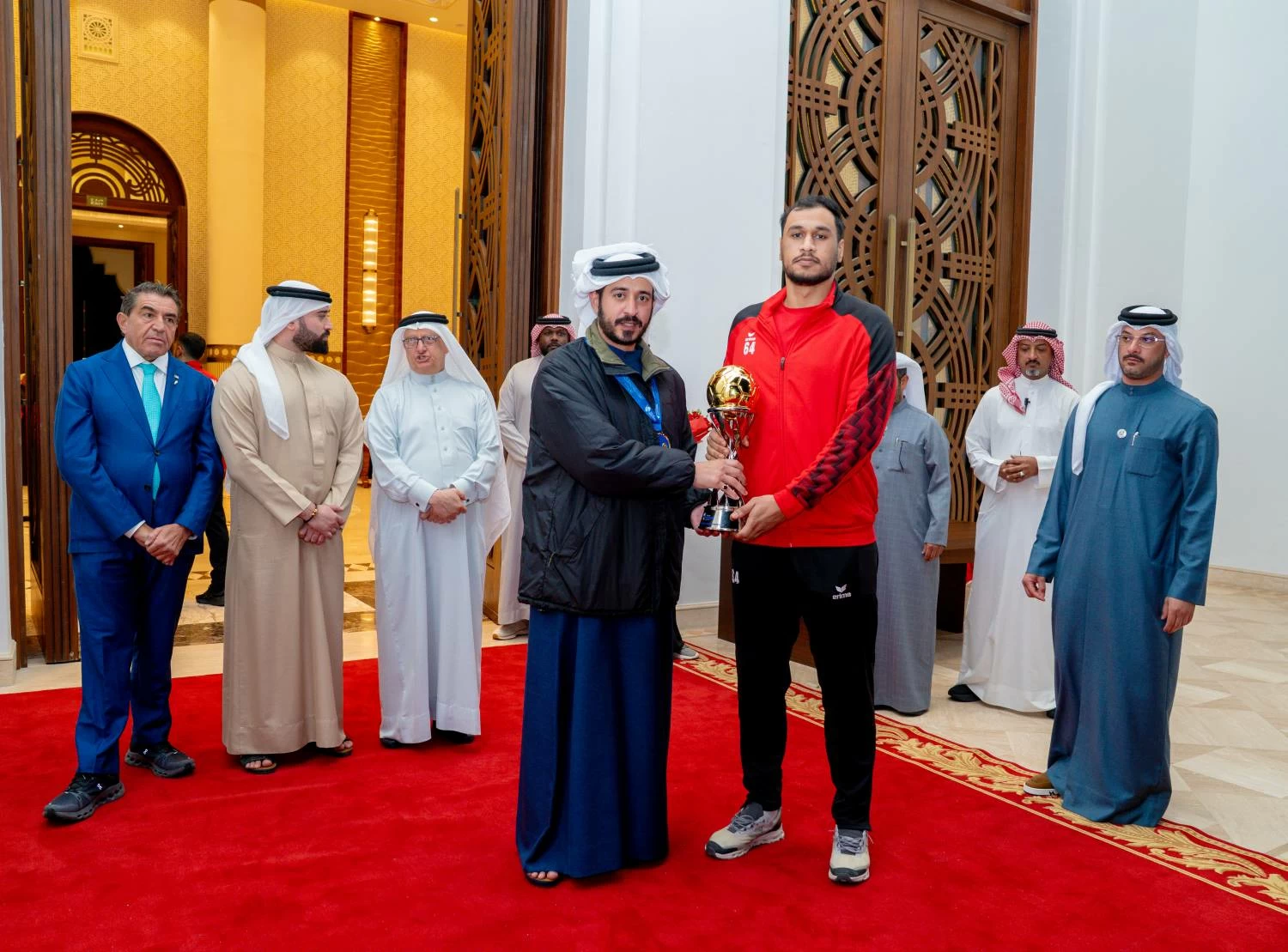 خالد بن حمد في مقدمة مستقبلي منتخب كرة اليد بطل كآس آسيا