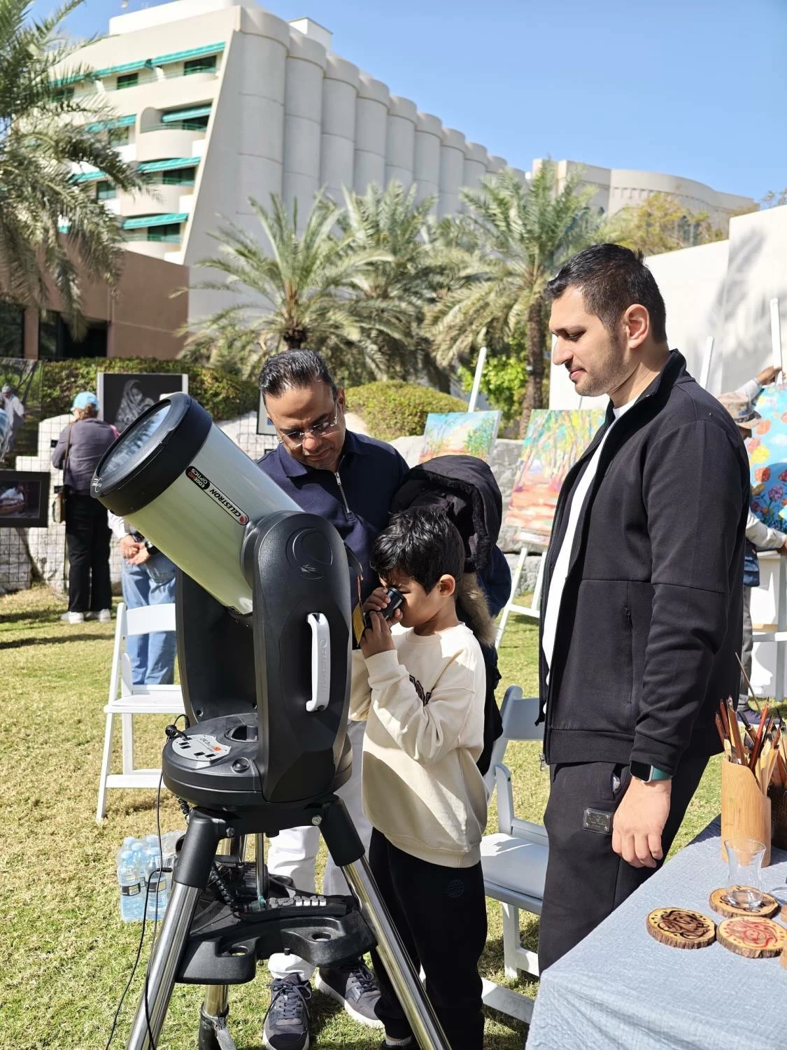 فعالية فلكية توعوية لرصد الشمس في سوق المزارعين بالترز كالرتون