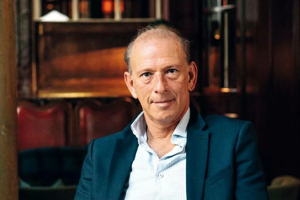 الكاتب البريطاني ويليام سيغهارت يتحدث حول السلام في فلسطين بمركز الشيخ إبراهيم 