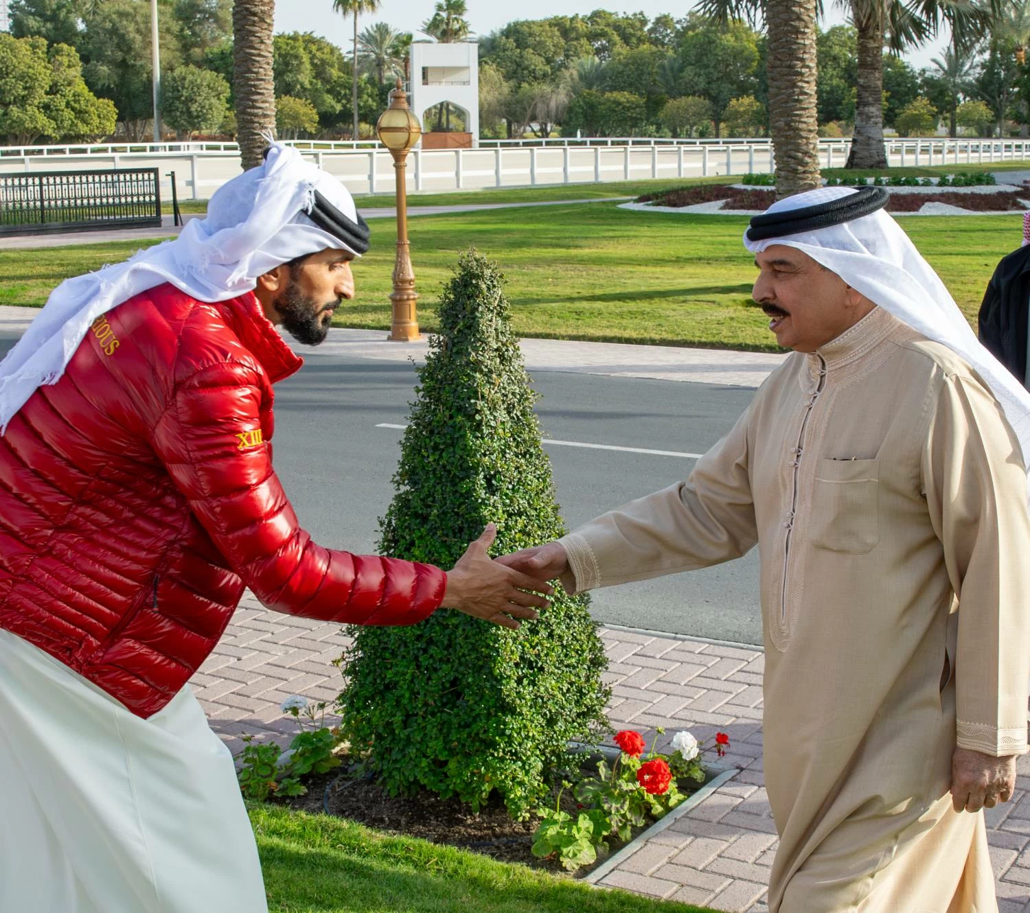 الملك يستقبل لاعبي منتخب البحرين الوطني لكرة اليد والجهازين الفني والإداري