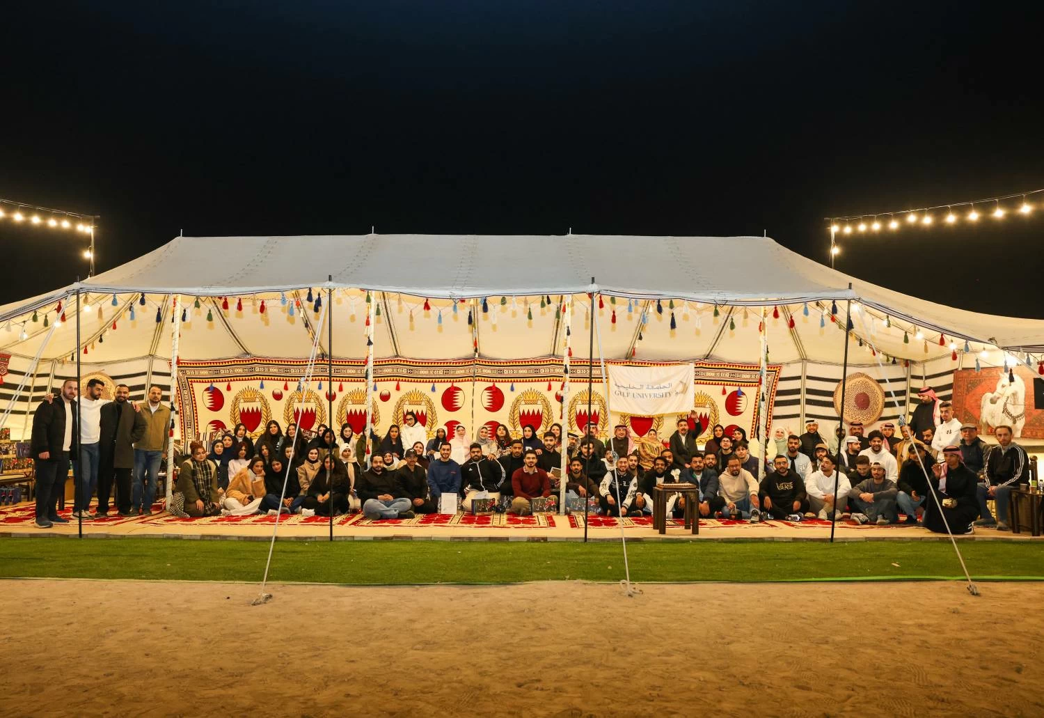 الجامعة الخليجية تحتفي بطلبتها في رحلة مخيم الطلبة المبدعين الصحراوية 