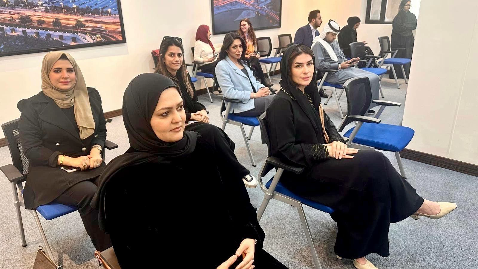 موظفات الأمانة العامة بالنواب يشاركون في الحوار الفكري باللغة الإنجليزية